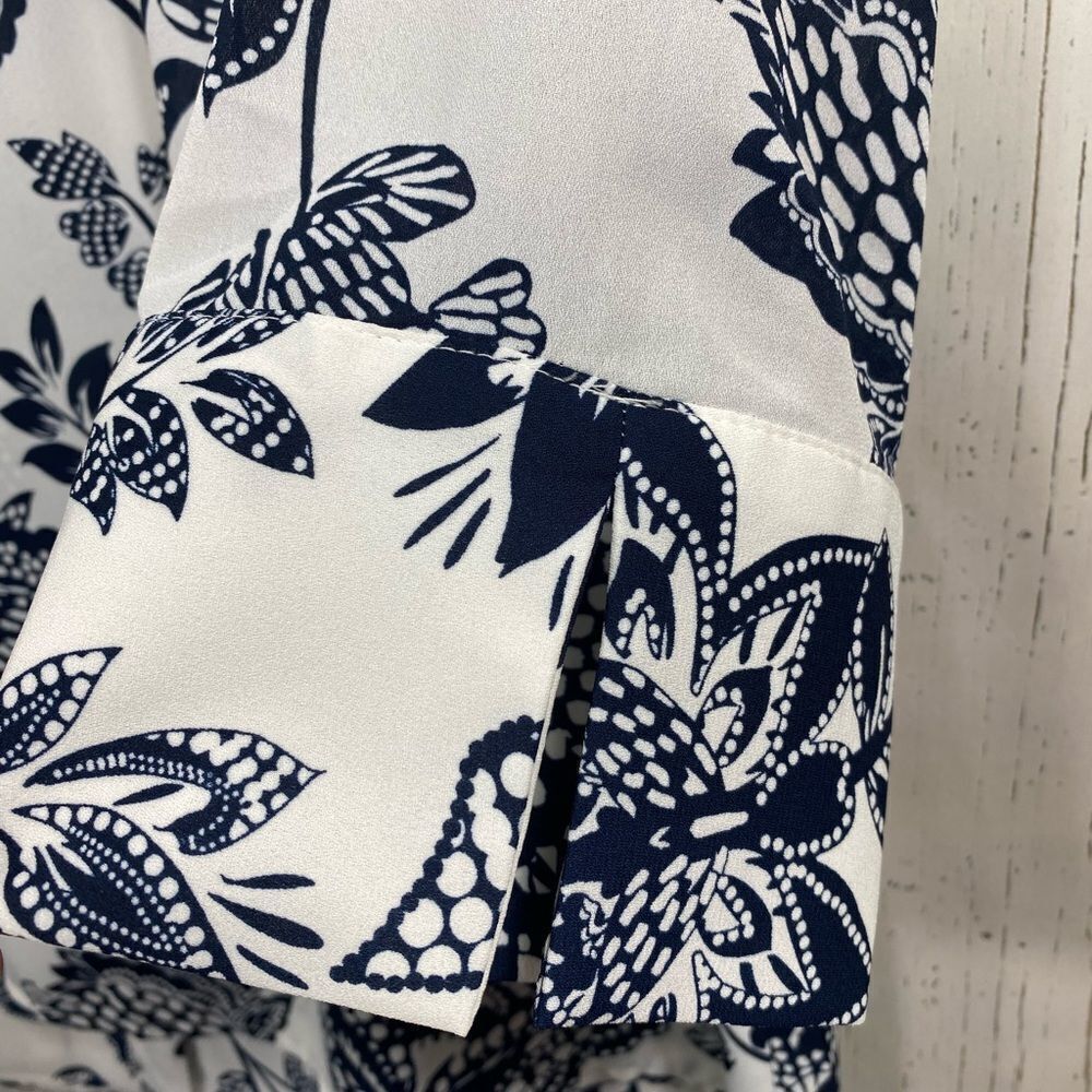 Banana Republic White Navy Floral Blouse 3/4 Sleeve Button Back Classic Size S - Picture 10 of 15